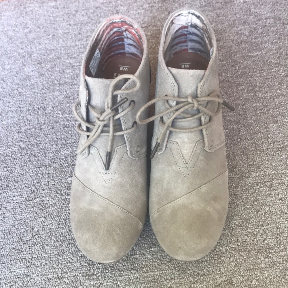 TOMS DESERT WEDGE SHOES TAUPE TAN SUEDE LACE UP SIZE 8
